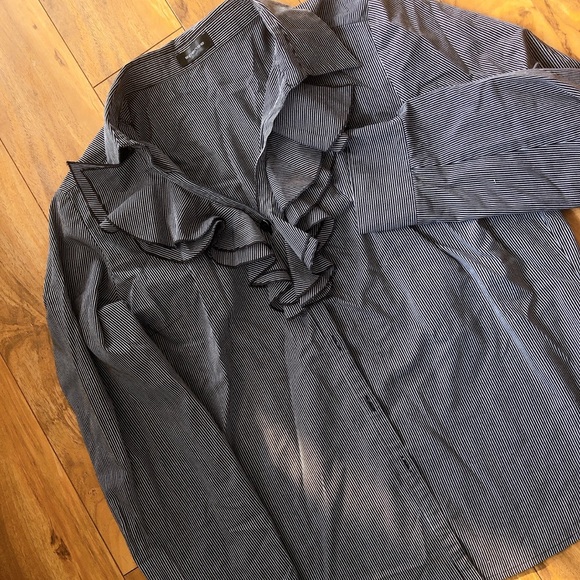 🖤Special Button Down Shirt Ruffles Details💋 - Picture 2 of 8